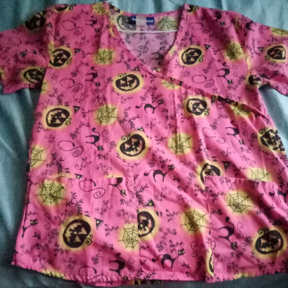 Halloween pink scrub top 🎃